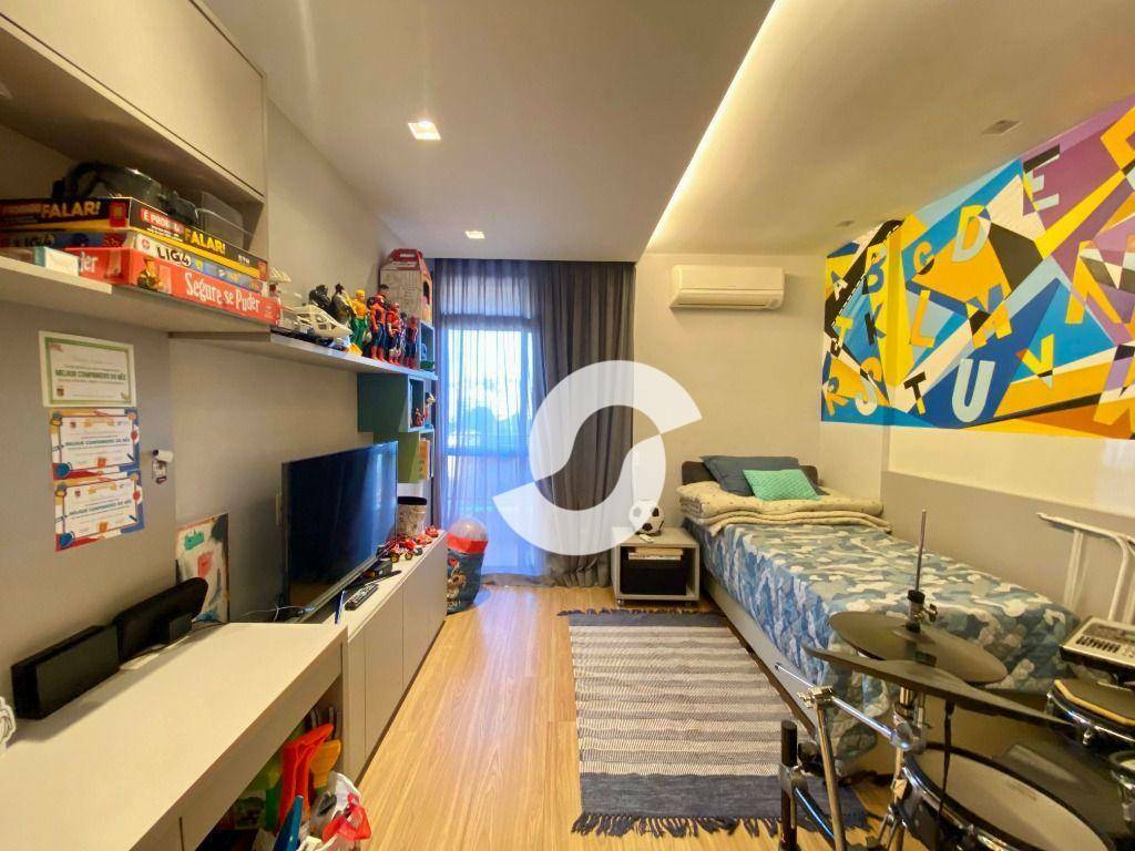  - Apartamento com varanda, totalmente reformado, 4 quartos, 3 suítes e 3 vagas no miolo de Icaraí, piscina, salão de festas