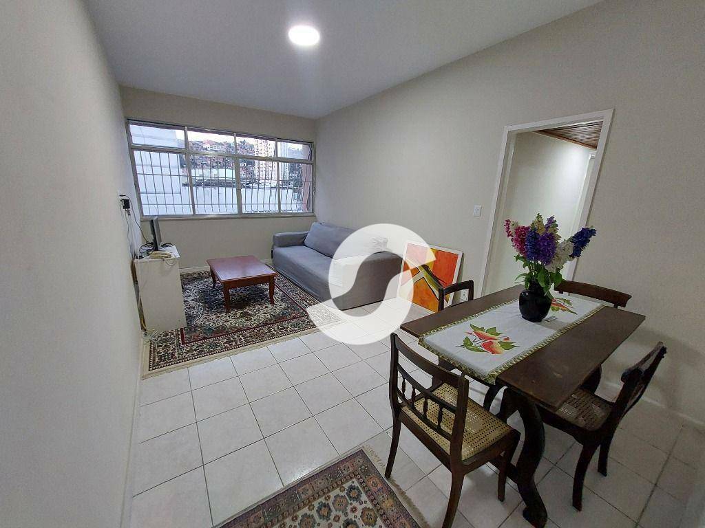  - Bom apartamento a 1 quadra da Praia do Ingá, próximo a todo comércio da região, com sala em 2 ambientes, 2 qts, cozinha, banheiro, área, 1 vaga e play
