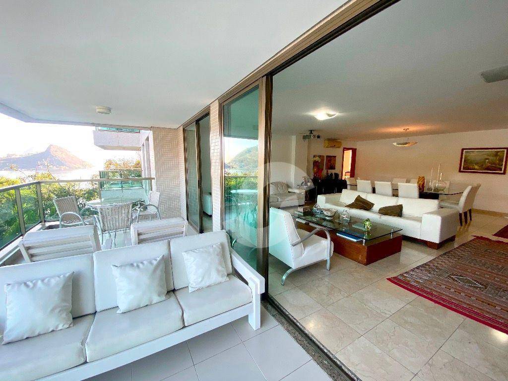  - Apartamento vista mar em condomínio clube em Icaraí