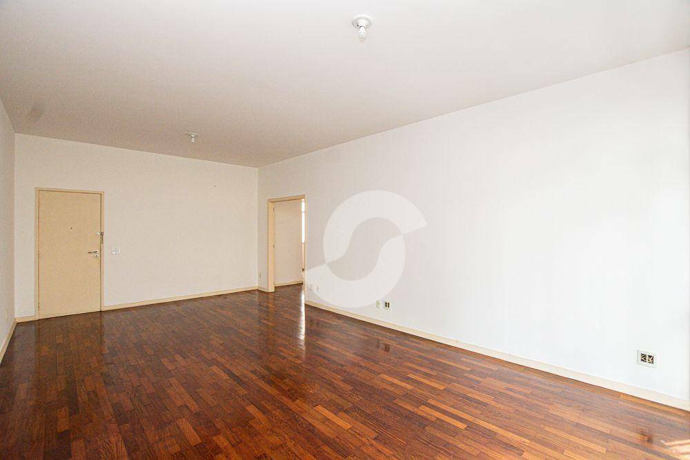  - Edifício exclusivo - Apenas 8 unidades, 4 quartos,dependência , vaga,primeira quadra - Icarai