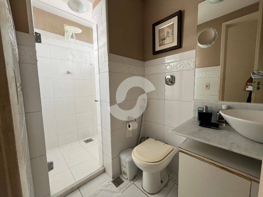  - Bem-vindo ao seu novo lar de luxo em Boa Viagem! Este magnífico apartamento de alto padrão oferece uma experiência residencial única. Com 2 elegantes