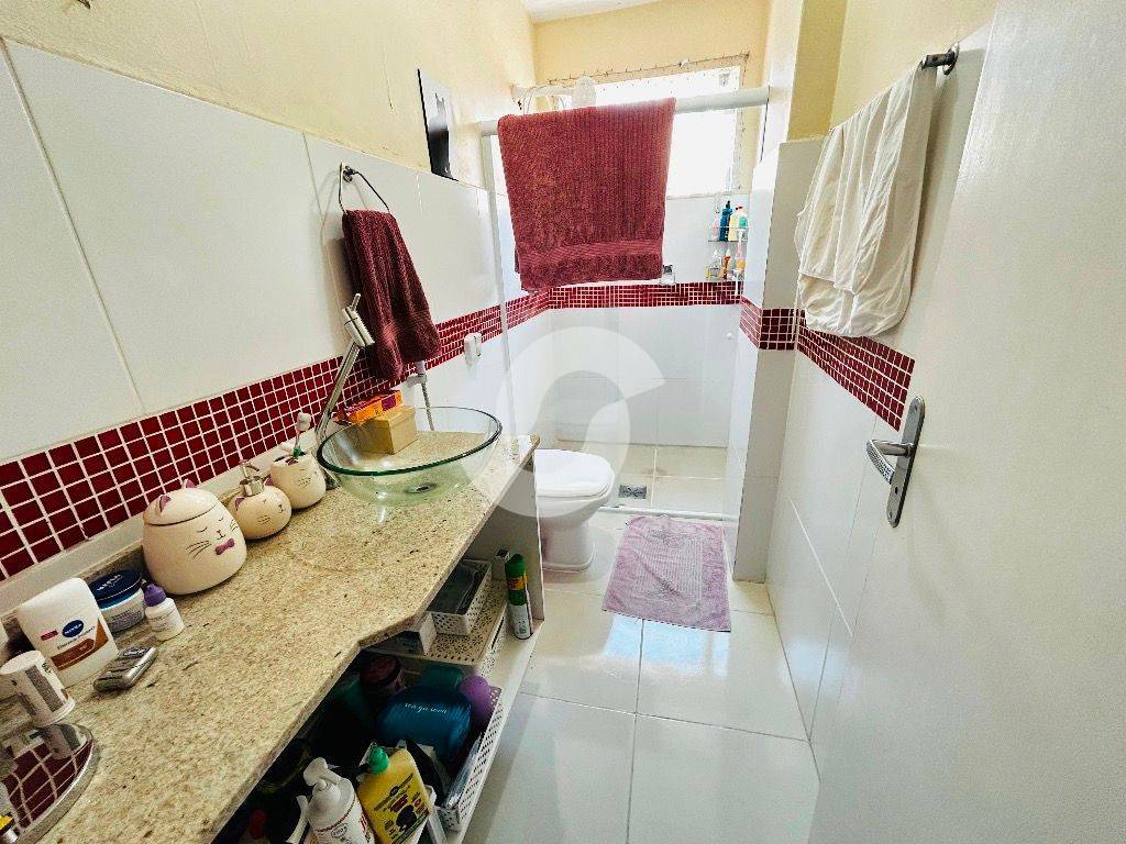  - Apartamento com 2 dormitórios à venda, 60 m² por R$ 180.000,00 - Santa Rosa - Niterói/RJ