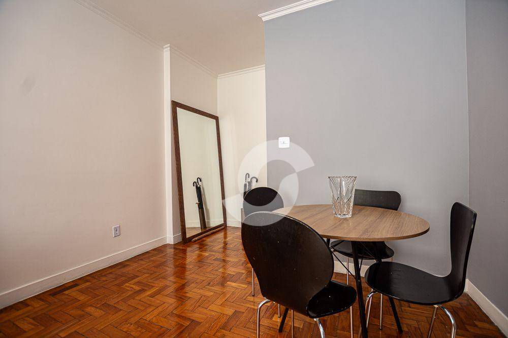  - More na quadra da Praia em apartamento de 3 quartos com excelente Planta