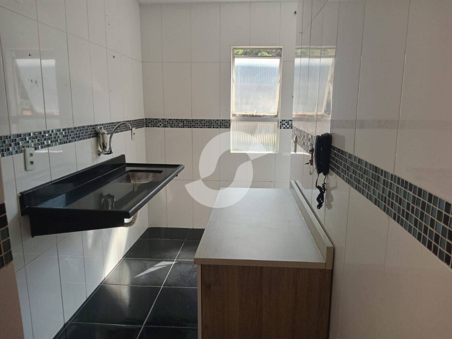  - Apartamento com 2 dormitórios à venda, 71 m² por R$ 165.000,00 - Santa Rosa - Niterói/RJ