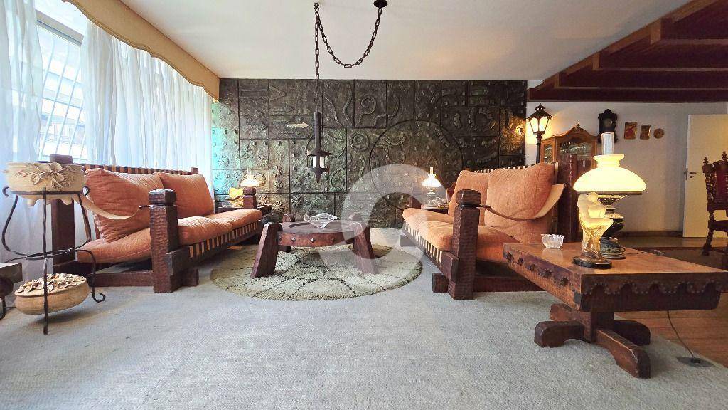  - Apartamento com 4 dormitórios à venda, 270 m², a uma quadra da praia