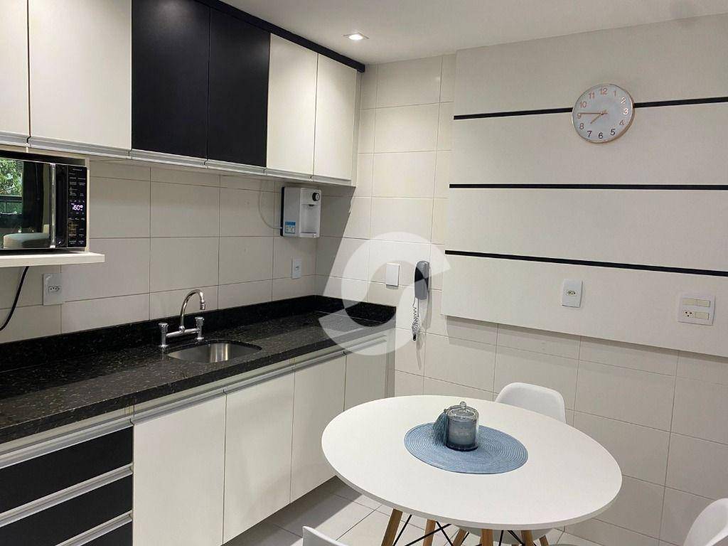  - Apartamento 2 dormitórios vista lateral mar
