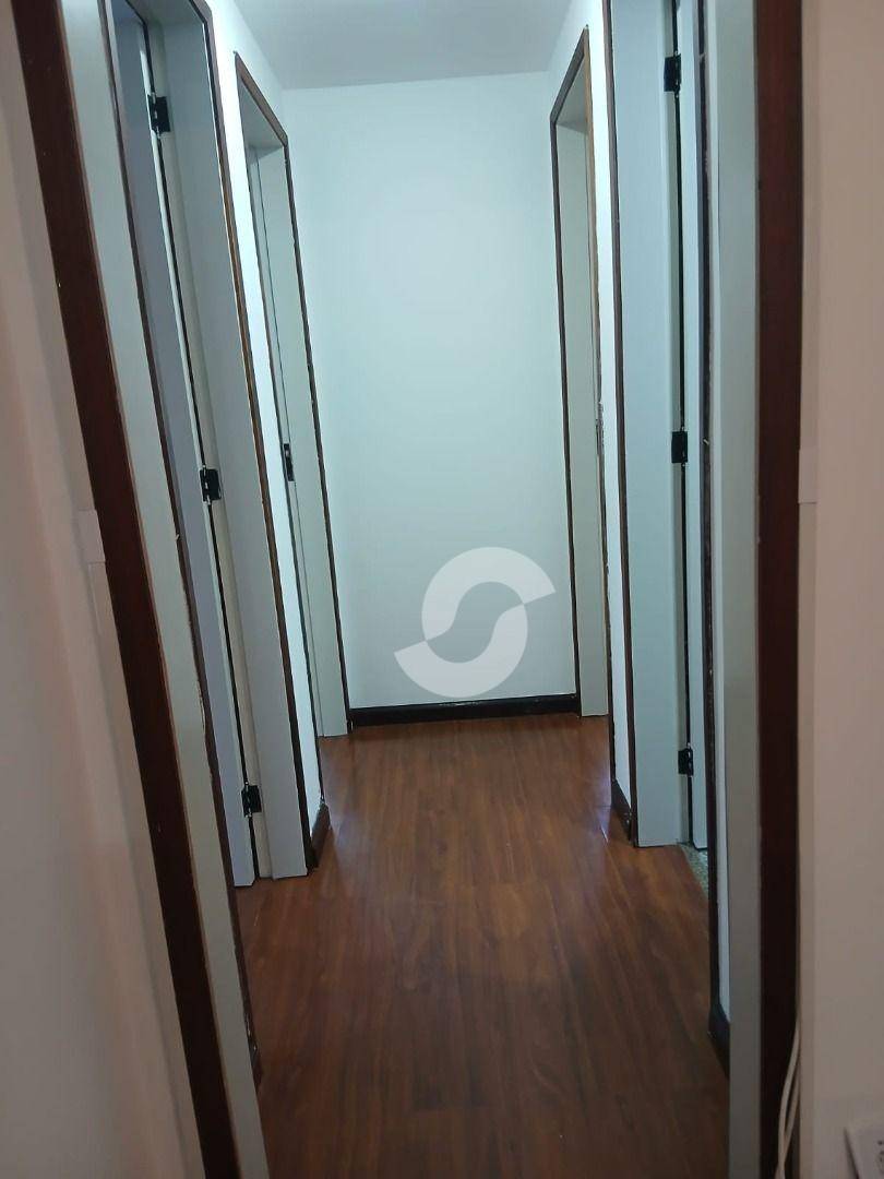  - Apto amplo de 3 quartos, com varanda e é´só entrar e morar.