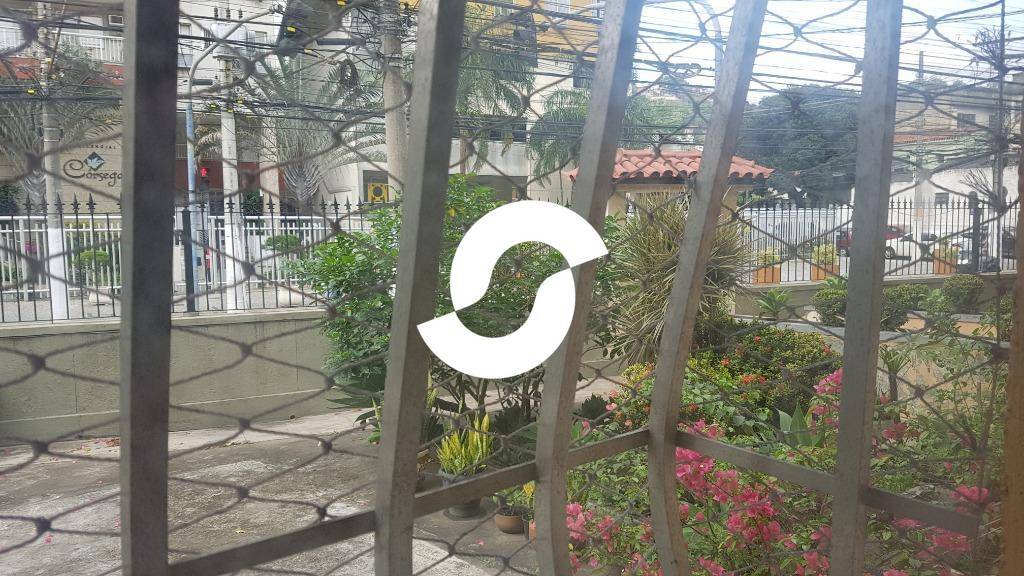  - Apartamento térreo, dentro de uma Vila graciosa, com 3 dormitórios, copa cozinha e 1 vaga