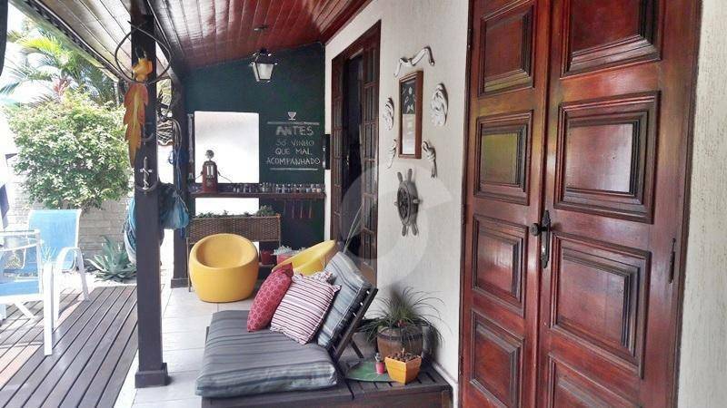 Casa à venda com 4 quartos, 180m² - São Francisco,Niterói