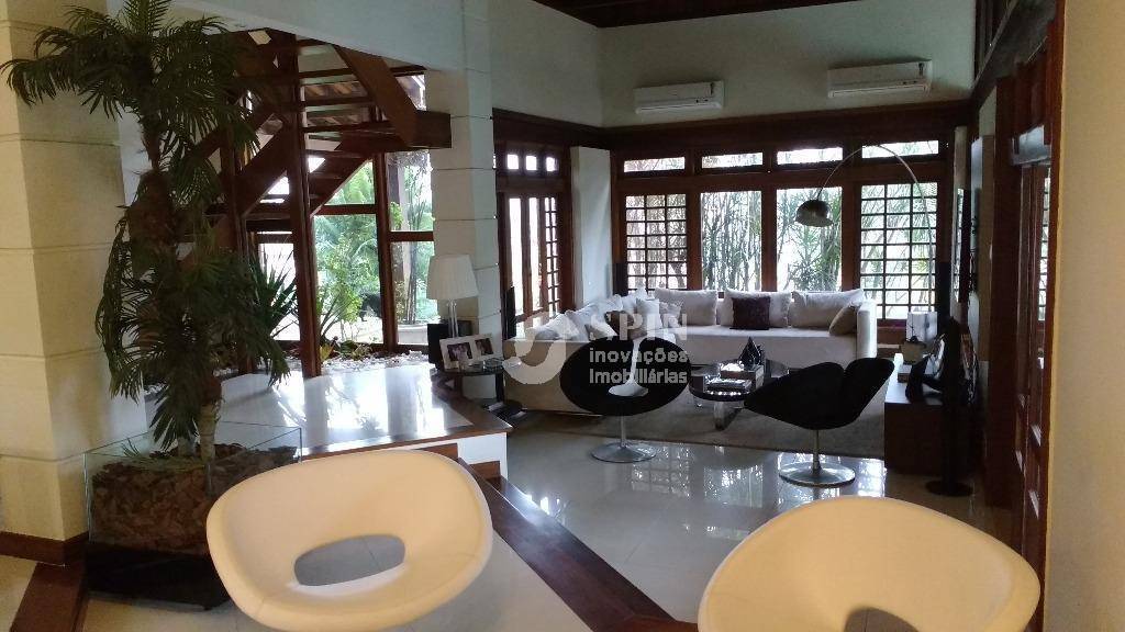 Casa à venda com 4 quartos, 550m² - Camboinhas,Niterói