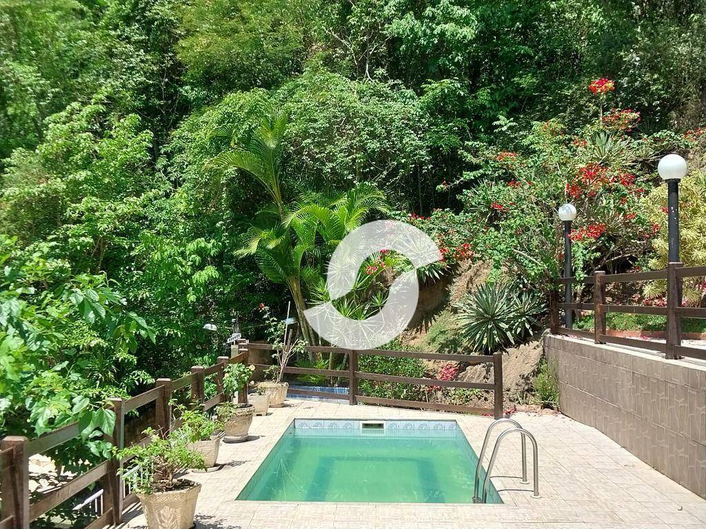 Casa à venda com 4 quartos, 232m² - Pendotiba,Niterói