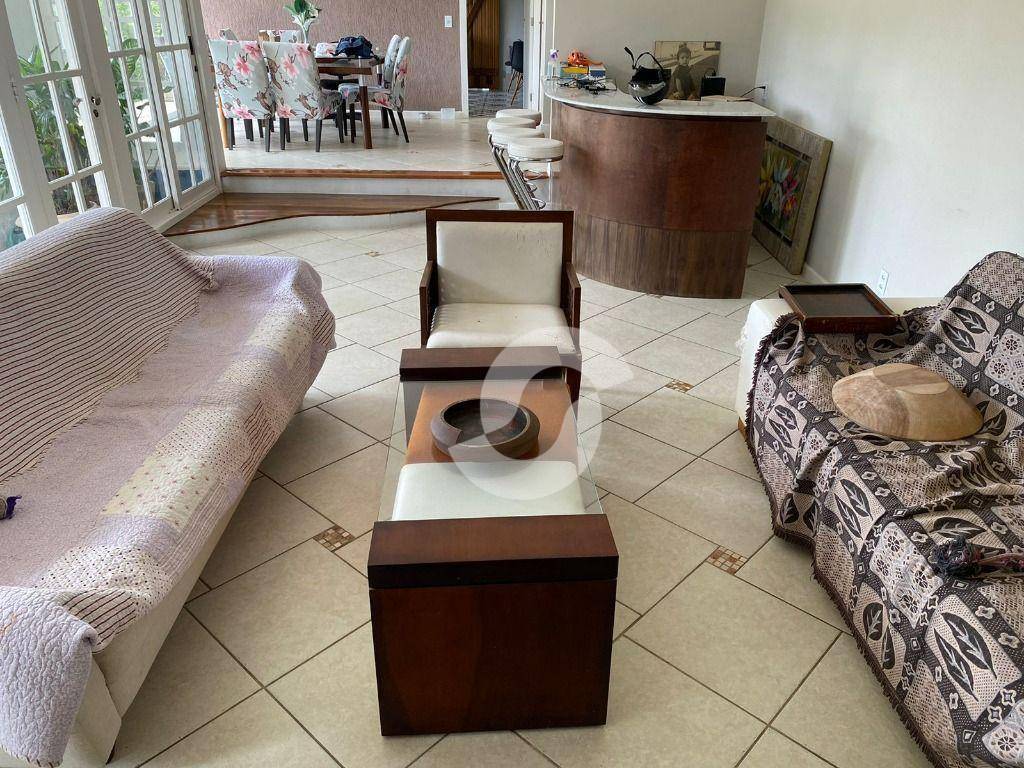 Casa à venda com 3 quartos, 212m² - Pendotiba,Niterói