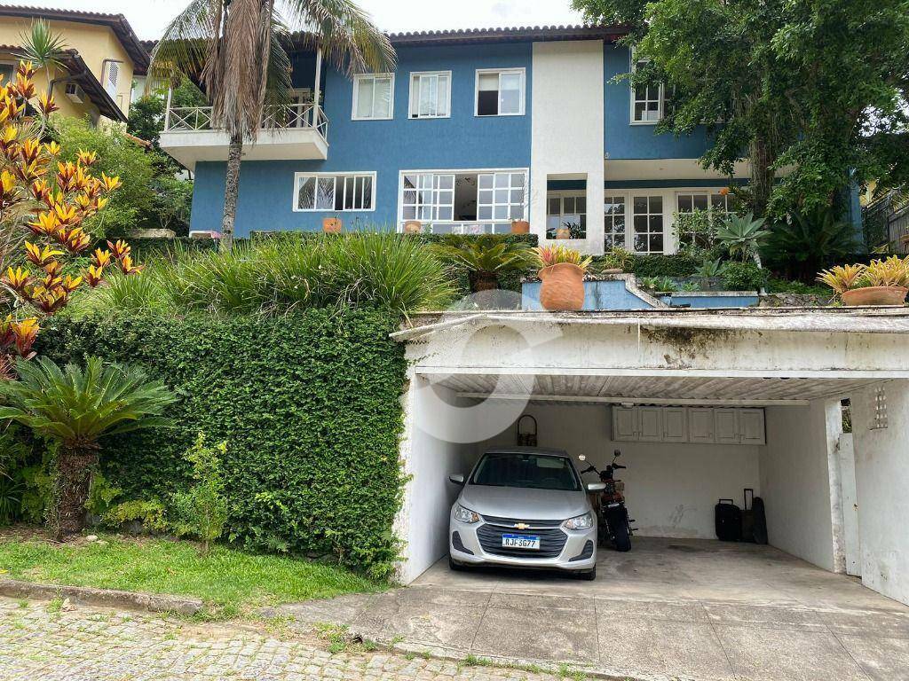 Casa à venda com 3 quartos, 212m² - Pendotiba,Niterói
