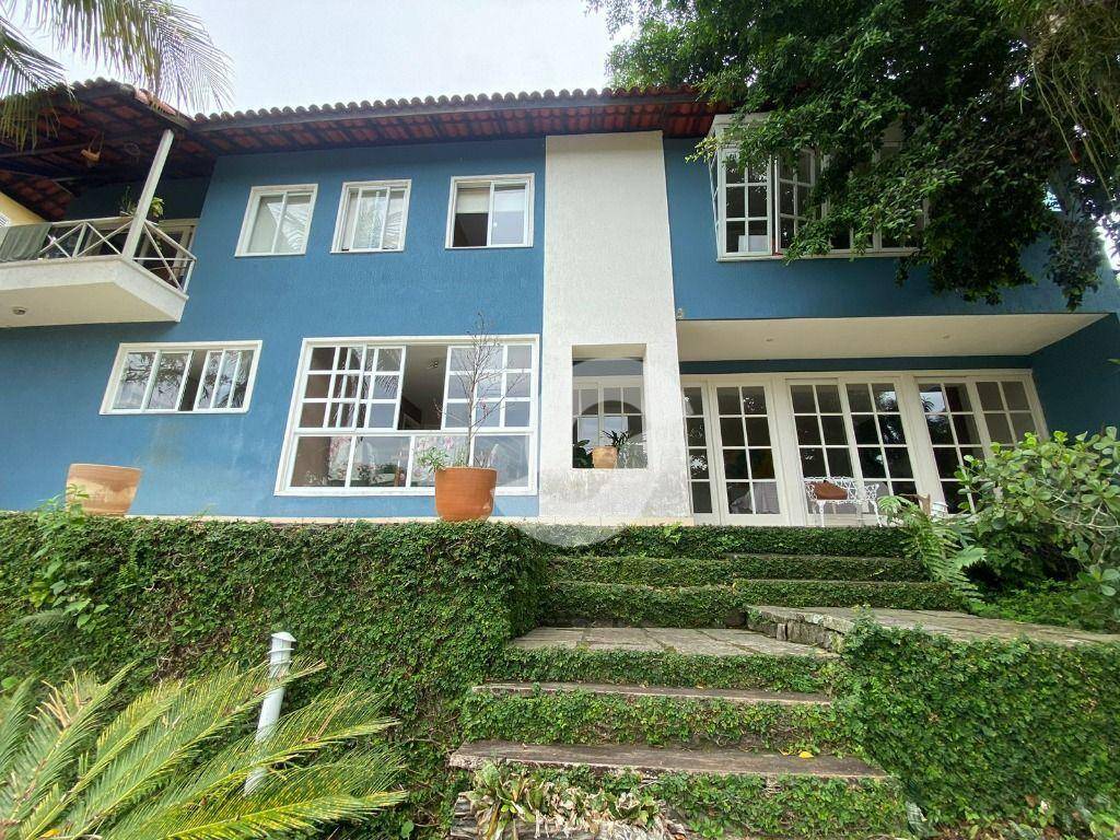 Casa à venda com 3 quartos, 212m² - Pendotiba,Niterói