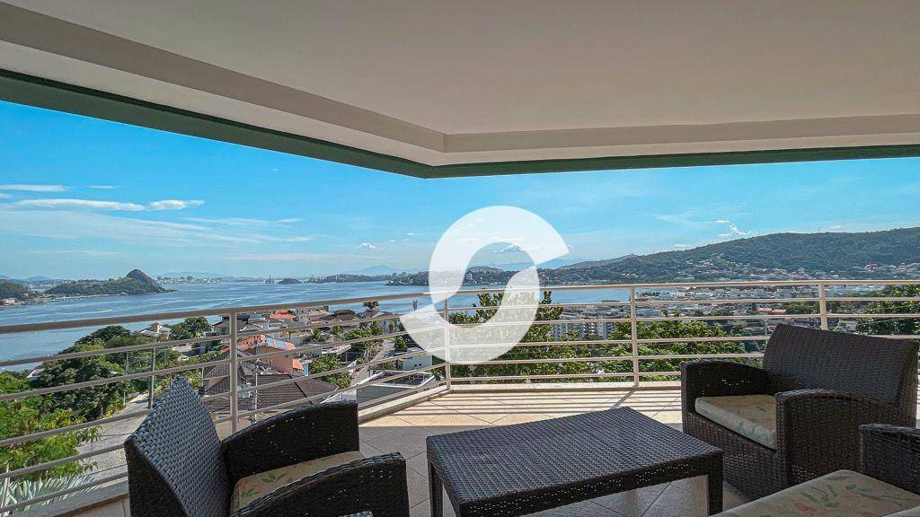 Casa à venda com 4 quartos, 483m² - Charitas,Niterói
