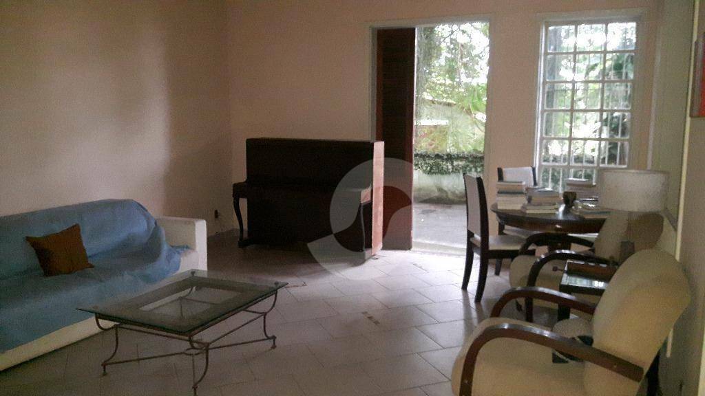  - Ótima Casa Triplex em Charitas