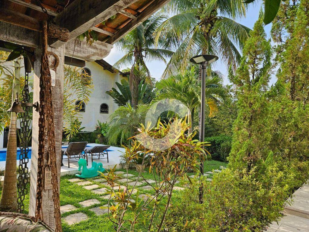 Casa à venda com 5 quartos, 720m² - Pendotiba,Niterói