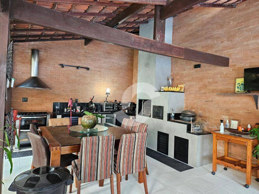 Casa à venda com 5 quartos, 720m² - Pendotiba,Niterói