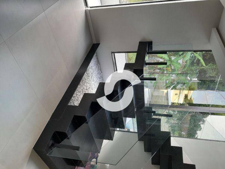 Casa à venda com 5 quartos, 390m² - Piratininga,Niterói