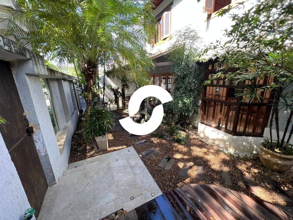 Casa à venda com 4 quartos, 240m² - Piratininga,Niterói
