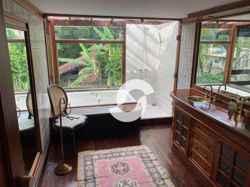Casa à venda com 4 quartos, 350m² - Pendotiba,Niterói