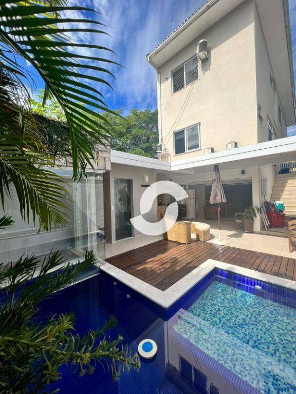 Casa à venda com 4 quartos, 144m² - Itaipu,Niterói
