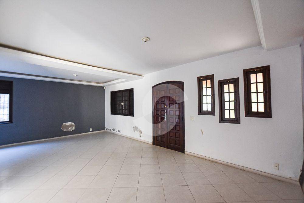 Casa à venda com 4 quartos, 216m² - Pendotiba,Niterói