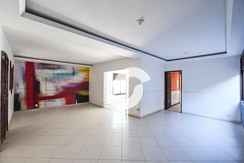 Casa à venda com 4 quartos, 216m² - Pendotiba,Niterói