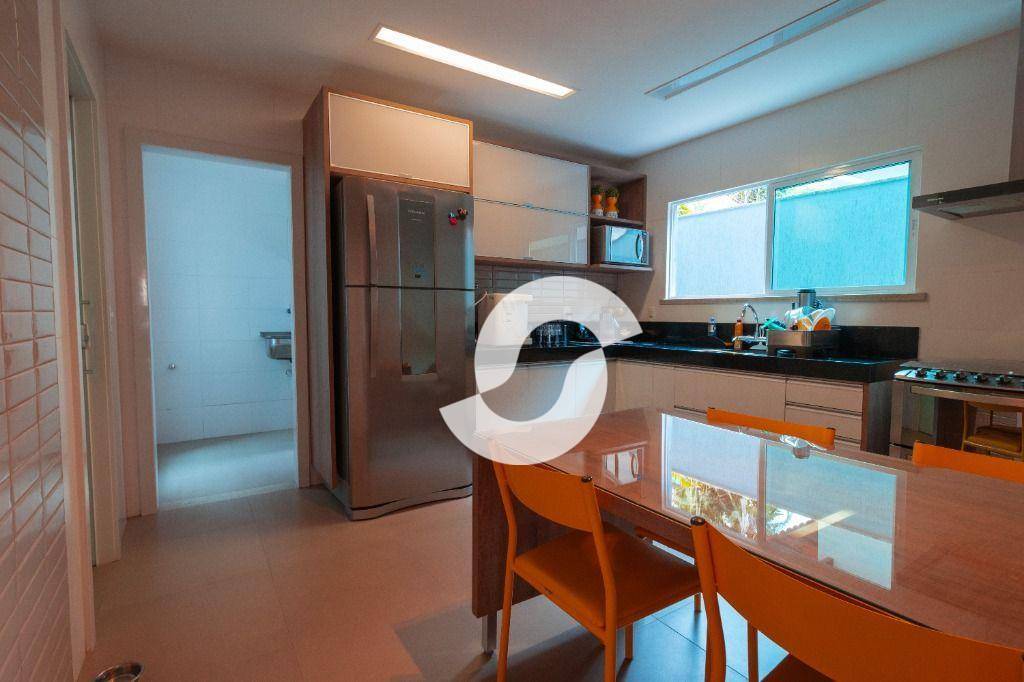 Casa à venda com 4 quartos, 250m² - Pendotiba,Niterói