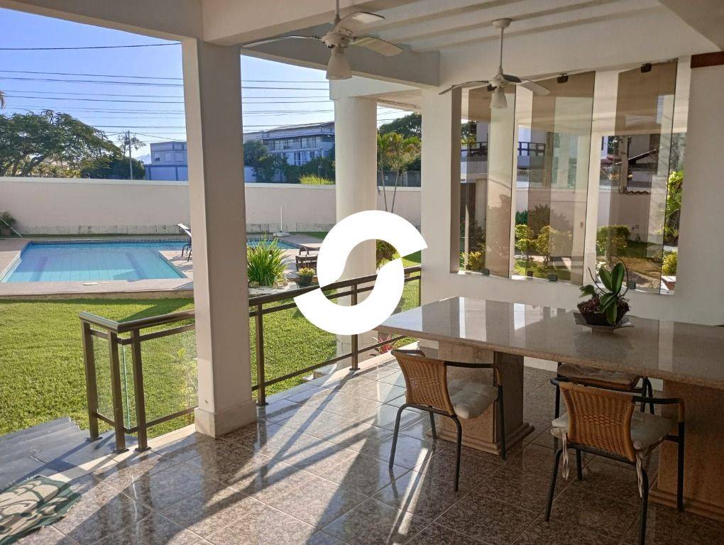 Casa à venda com 4 quartos, 470m² - Camboinhas,Niterói