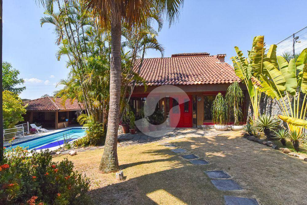 Casa à venda com 3 quartos, 477m² - Maria Paula,Niterói