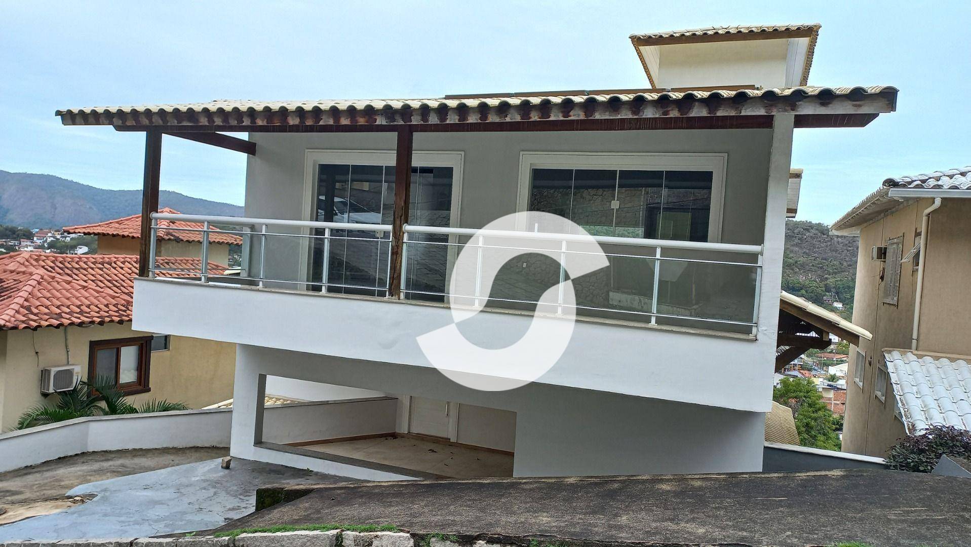 Casa à venda com 4 quartos, 500m² - Piratininga,Niterói