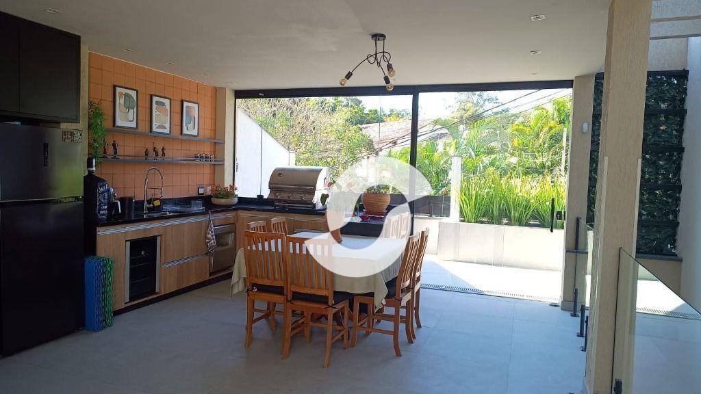 Casa à venda com 3 quartos, 205m² - Vila Progresso,Niterói