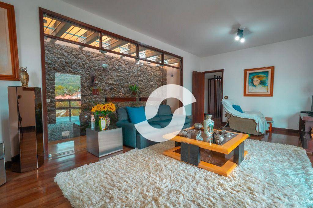 Casa à venda com 5 quartos, 350m² - São Francisco,Niterói