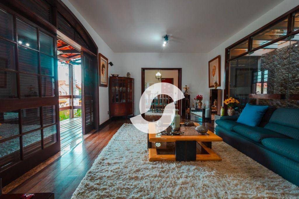 Casa à venda com 5 quartos, 350m² - São Francisco,Niterói