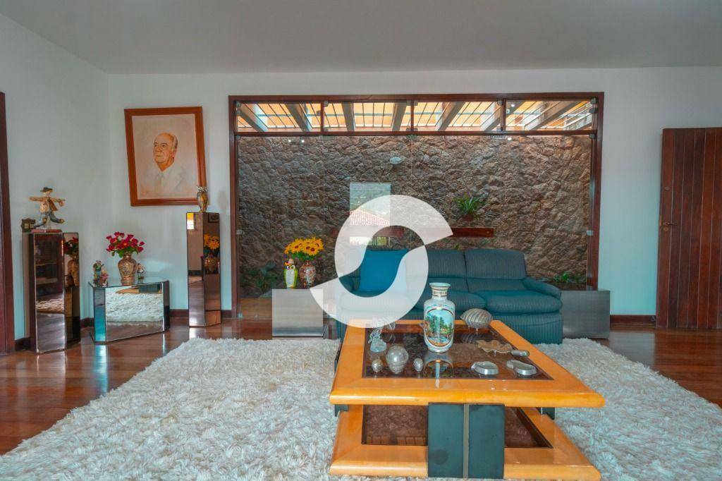 Casa à venda com 5 quartos, 350m² - São Francisco,Niterói