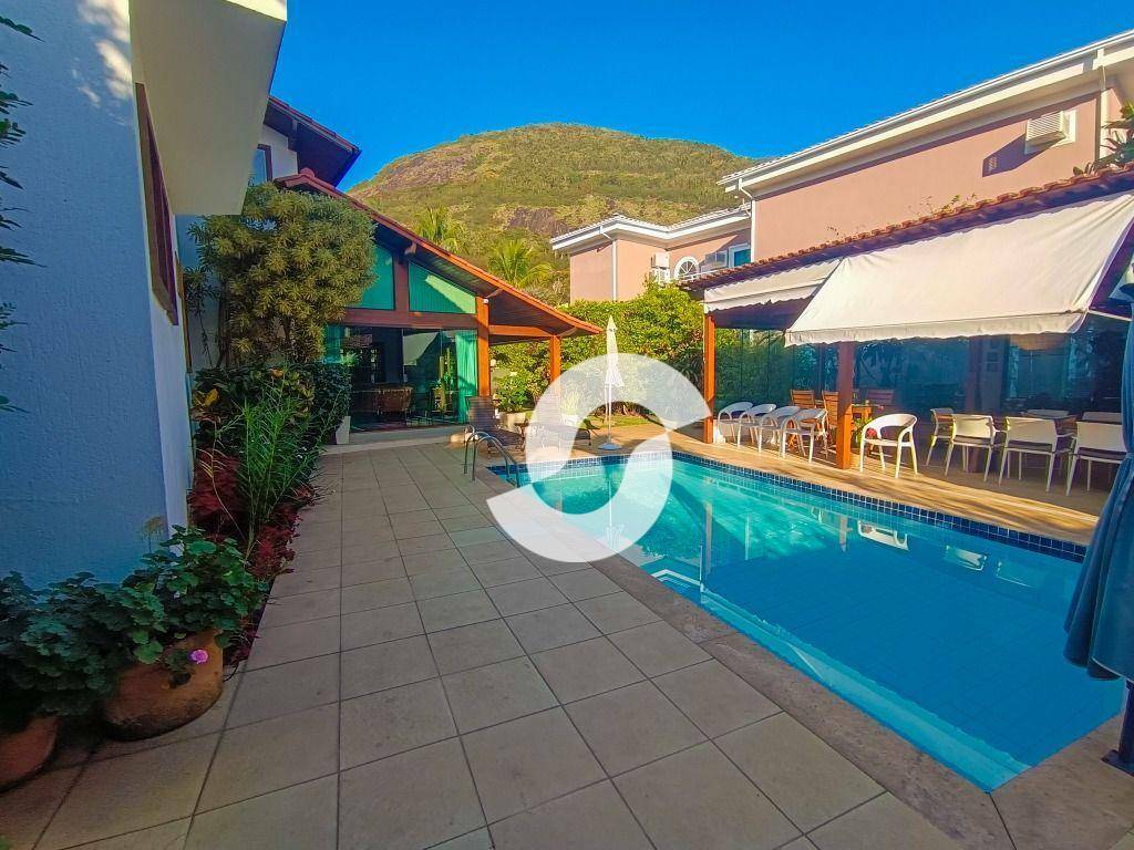 Casa à venda com 4 quartos, 300m² - Itacoatiara,Niterói