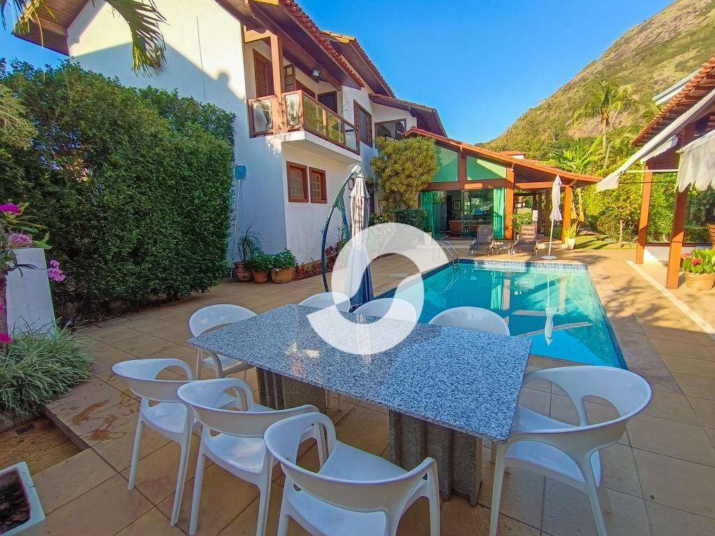 Casa à venda com 4 quartos, 300m² - Itacoatiara,Niterói