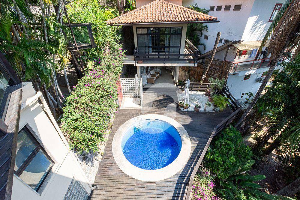 Casa à venda com 4 quartos, 500m² - Charitas,Niterói