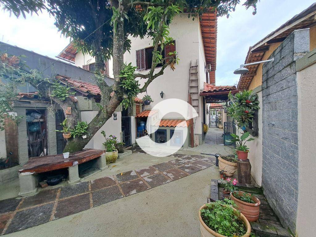 Casa à venda com 3 quartos, 133m² - Maravista,Niterói