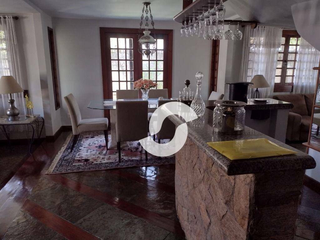 Casa à venda com 4 quartos, 442m² - Piratininga,Niterói