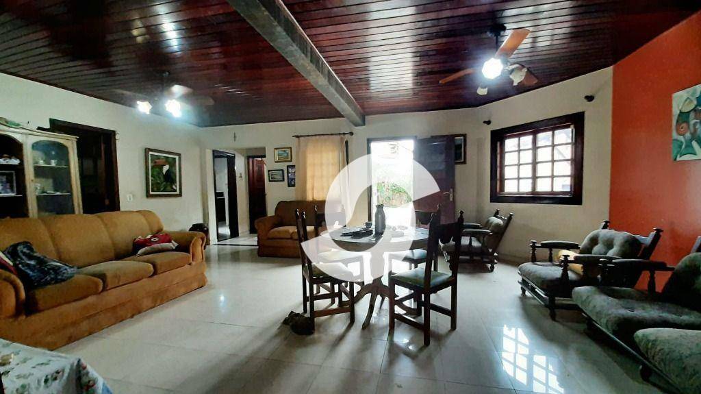 Casa à venda com 5 quartos, 403m² - Camboinhas,Niterói