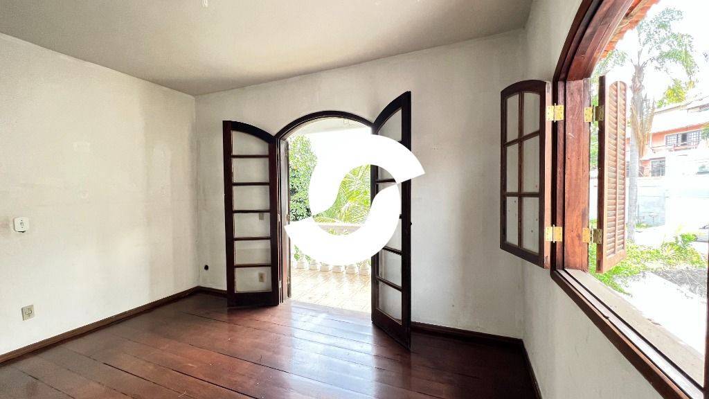 Casa à venda com 5 quartos, 325m² - Camboinhas,Niterói