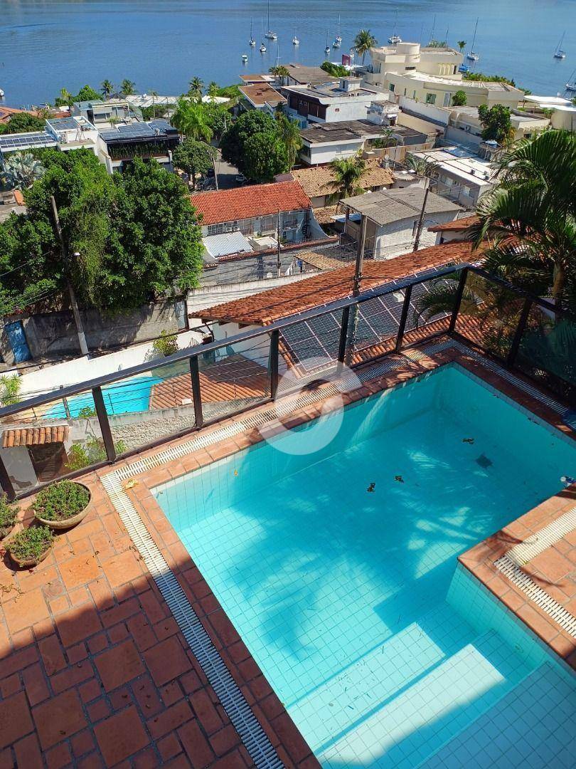 Casa à venda com 5 quartos, 590m² - São Francisco,Niterói