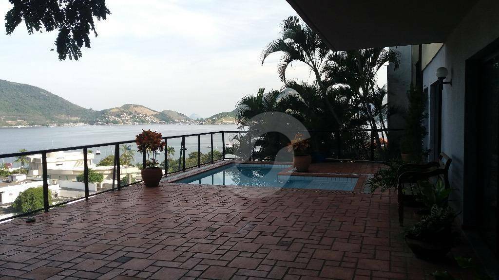 Casa à venda com 5 quartos, 590m² - São Francisco,Niterói