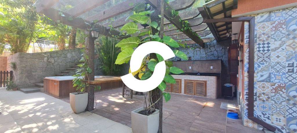 Casa à venda com 4 quartos, 345m² - Itaipu,Niterói