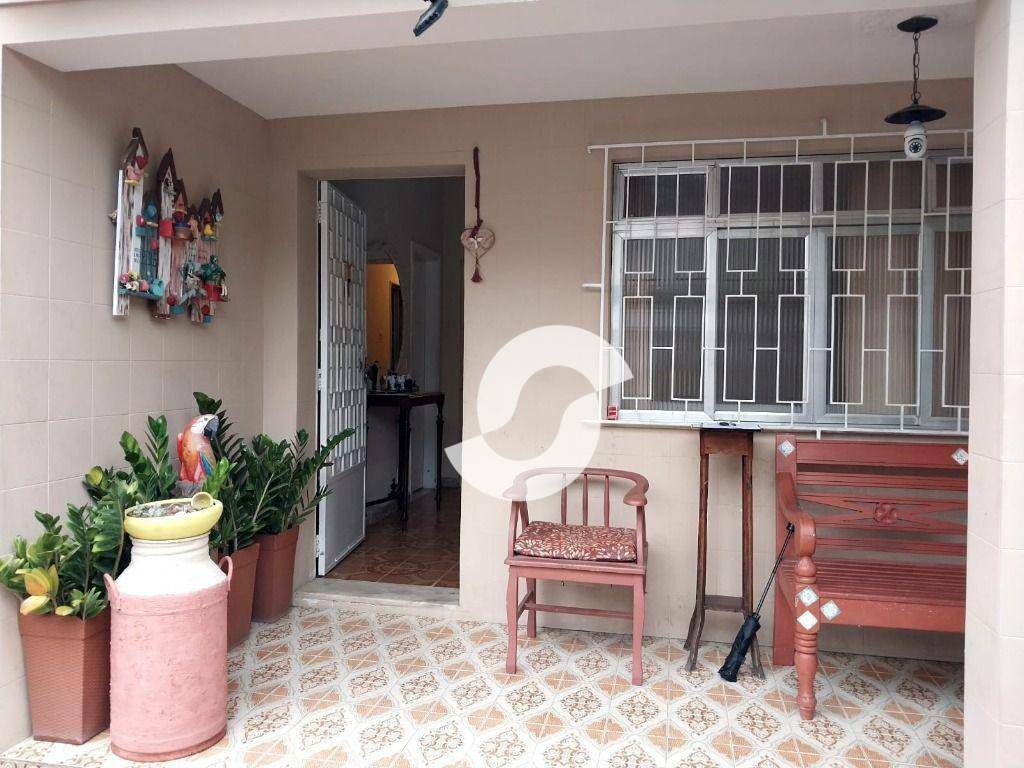 Casa à venda com 5 quartos, 256m² - Barreto,Niterói