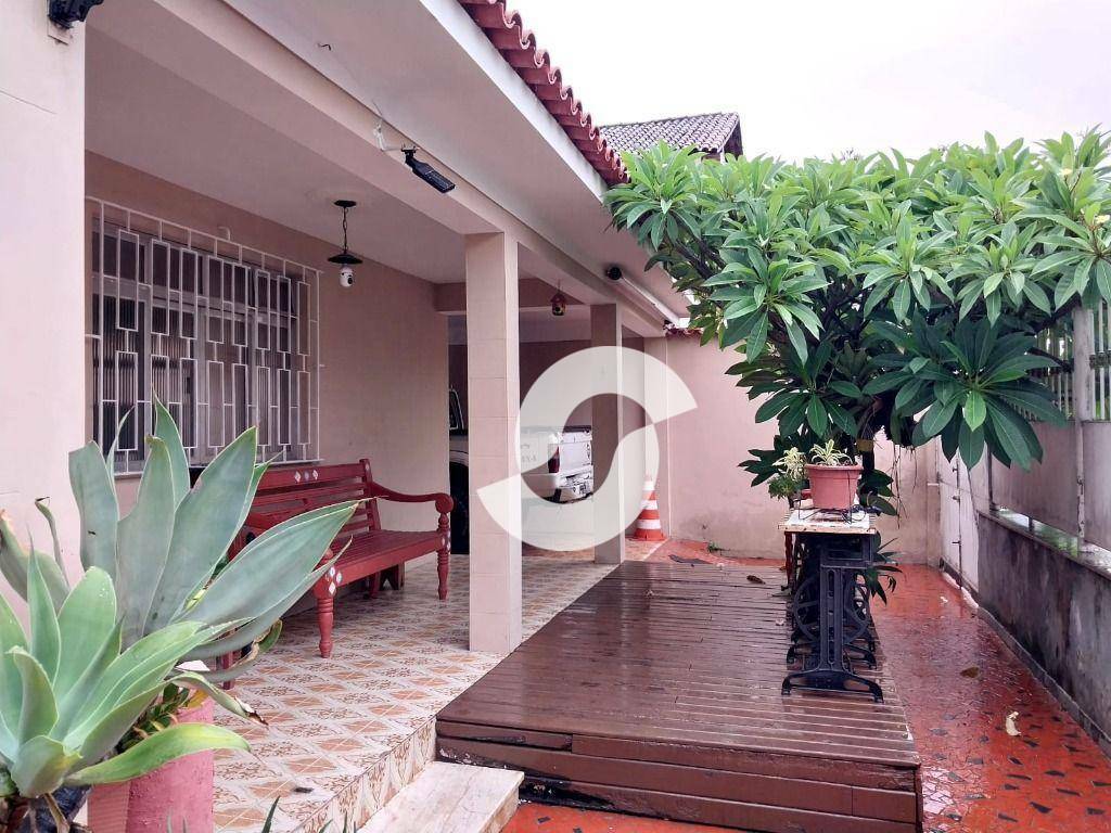 Casa à venda com 5 quartos, 256m² - Barreto,Niterói
