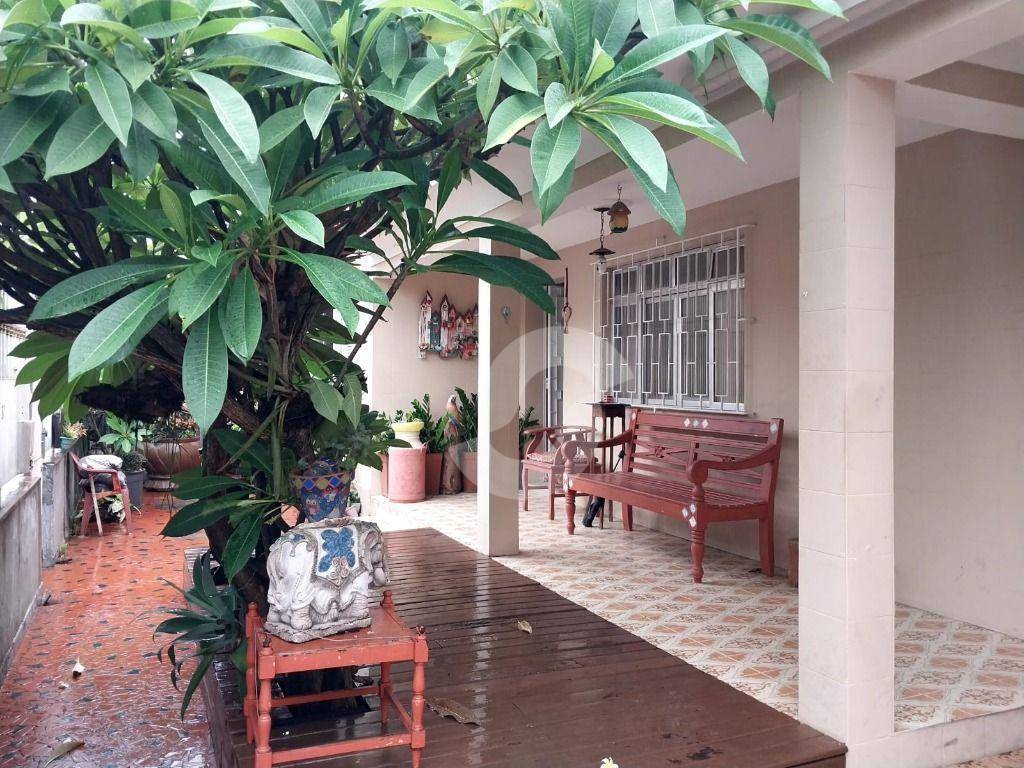 Casa à venda com 5 quartos, 256m² - Barreto,Niterói