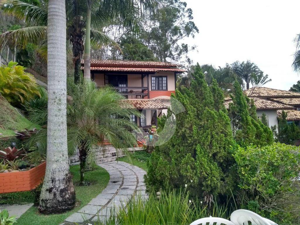 Casa à venda com 3 quartos, 246m² - Pendotiba,Niterói